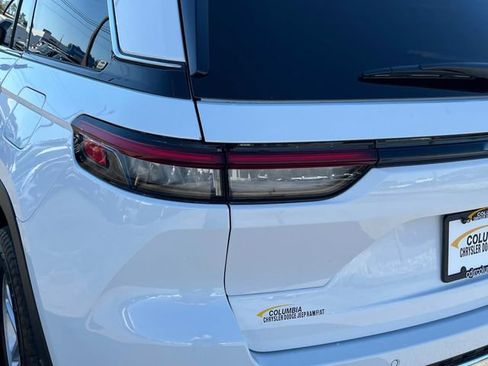 Used 2024 Jeep Grand Cherokee Laredo w/ MOPAR Finishing Package image 34