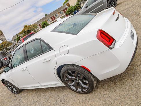 Used 2023 Chrysler 300 Touring L image 8