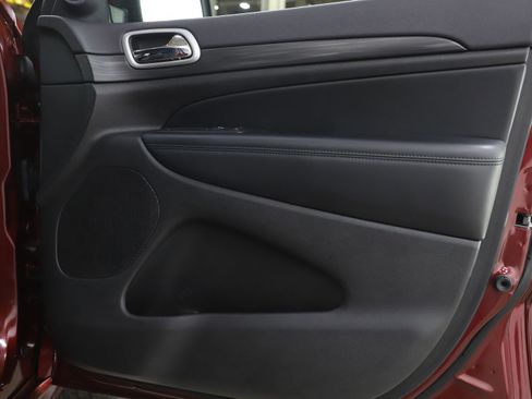 Used 2019 Jeep Grand Cherokee Altitude image 9