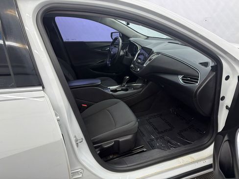 Used 2017 Chevrolet Malibu LT image 14