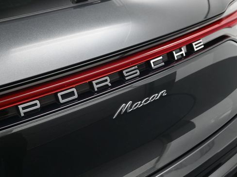 Certified 2023 Porsche Macan AWD/4WD image 30