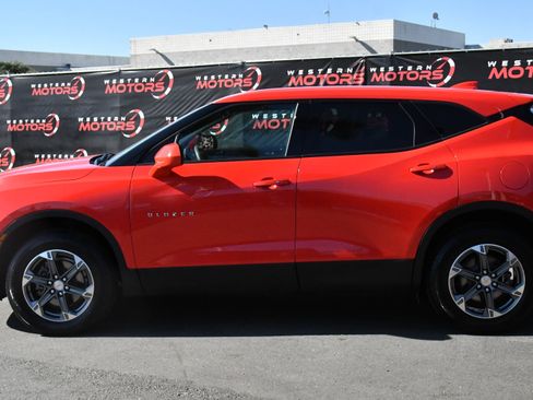 Used 2025 Chevrolet Blazer LT FWD image 4