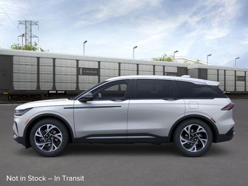 New 2026 Lincoln Nautilus Premier image 3