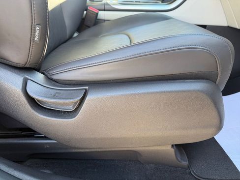 Used 2023 Kia Carnival LX image 21