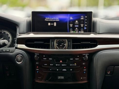Used 2016 Lexus LX 570 4WD w/ Luxury Package image 26