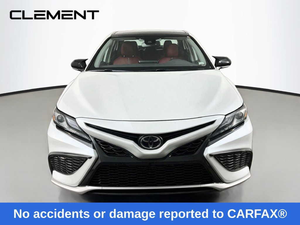 Used 2022 Toyota Camry XSE FWD image 3