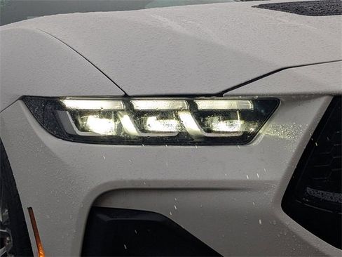 Used 2024 Ford Mustang GT Premium image 7