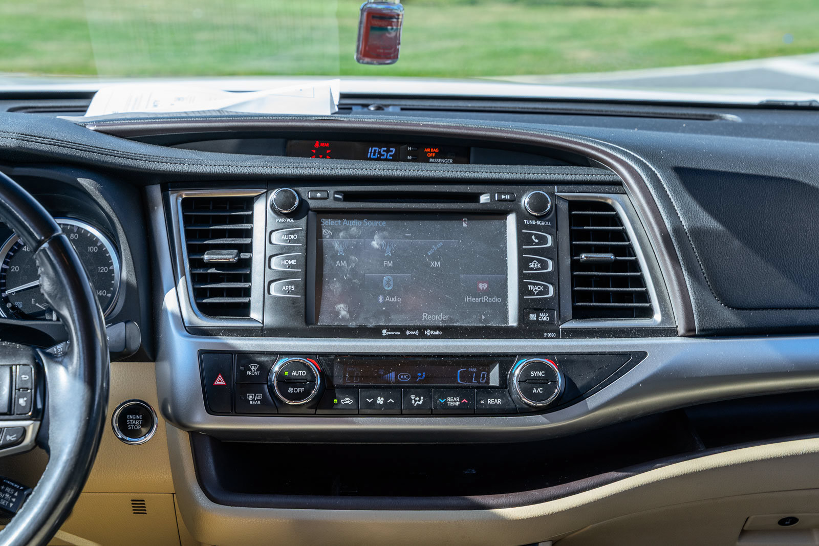 Used 2019 Toyota Highlander XLE FWD image 33