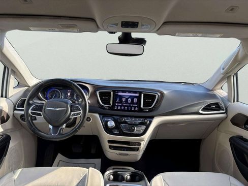 Used 2019 Chrysler Pacifica Touring-L Plus w/ Advanced Safetytec Group FWD image 25