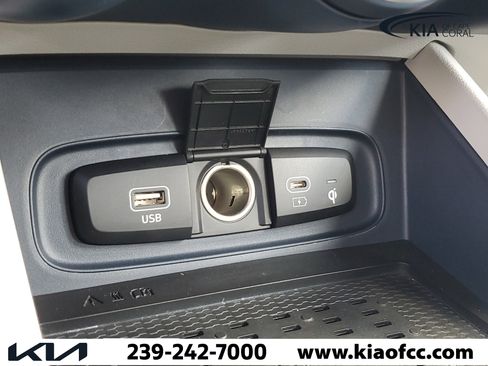 Used 2023 Hyundai Venue Limited w/ Cargo Package image 26