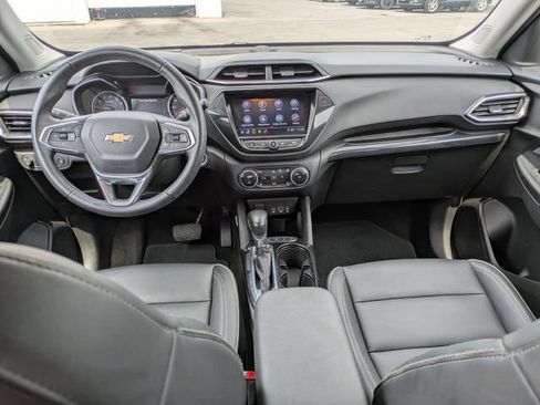 Used 2021 Chevrolet TrailBlazer LT w/ Premium Seating Package FWD image 17