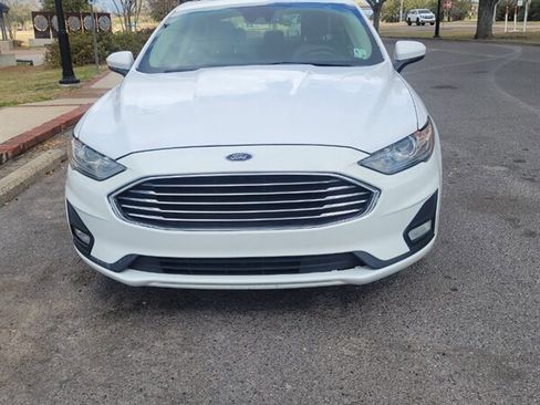 Used 2020 Ford Fusion SE w/ Equipment Group 151A image 2