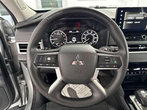 Used 2025 Mitsubishi Outlander SE AWD/4WD image 27