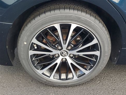 Used 2019 Toyota Camry L image 5