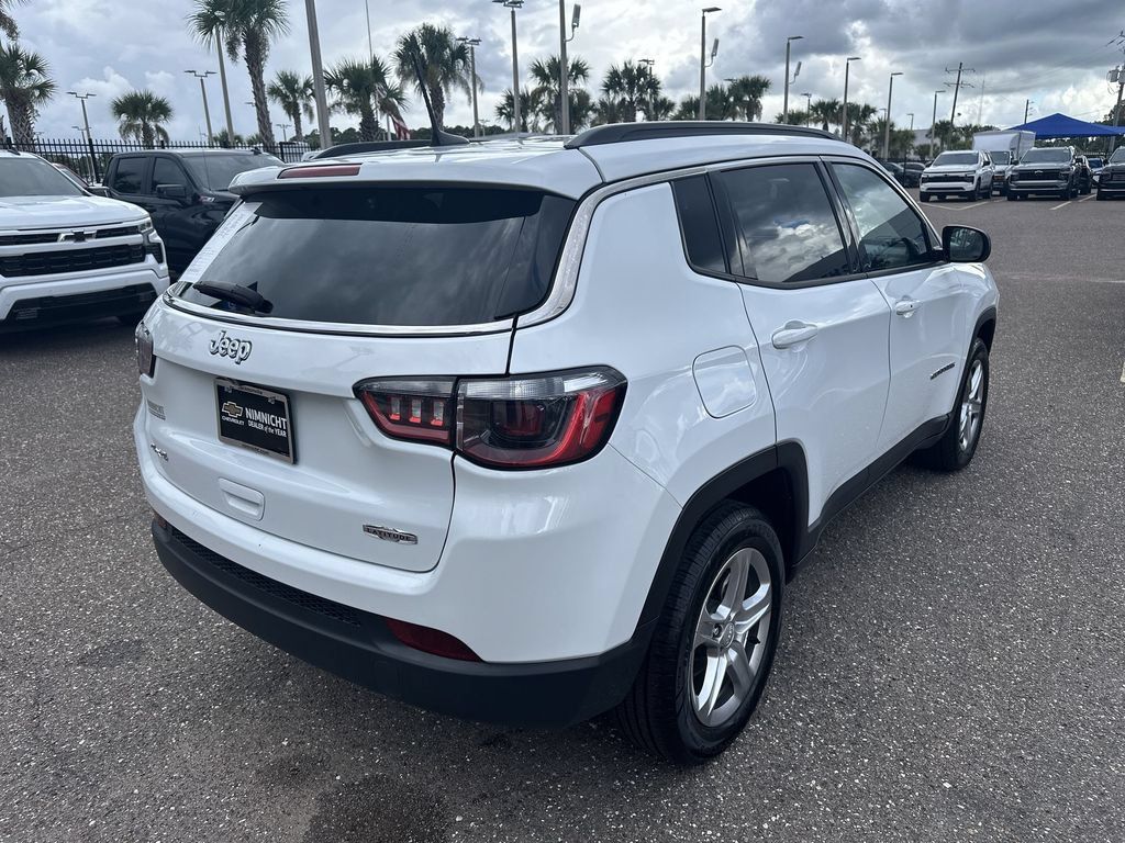 Used 2024 Jeep Compass Latitude AWD/4WD image 16