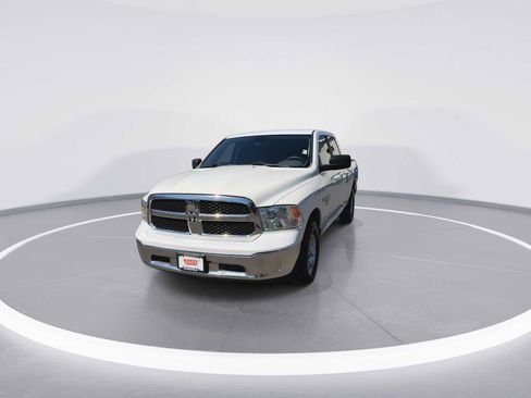Used 2019 RAM 1500 Classic SLT AWD/4WD image 3