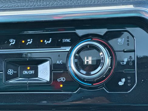 Used 2024 GMC Sierra 3500 Denali w/ Denali Reserve Package image 29