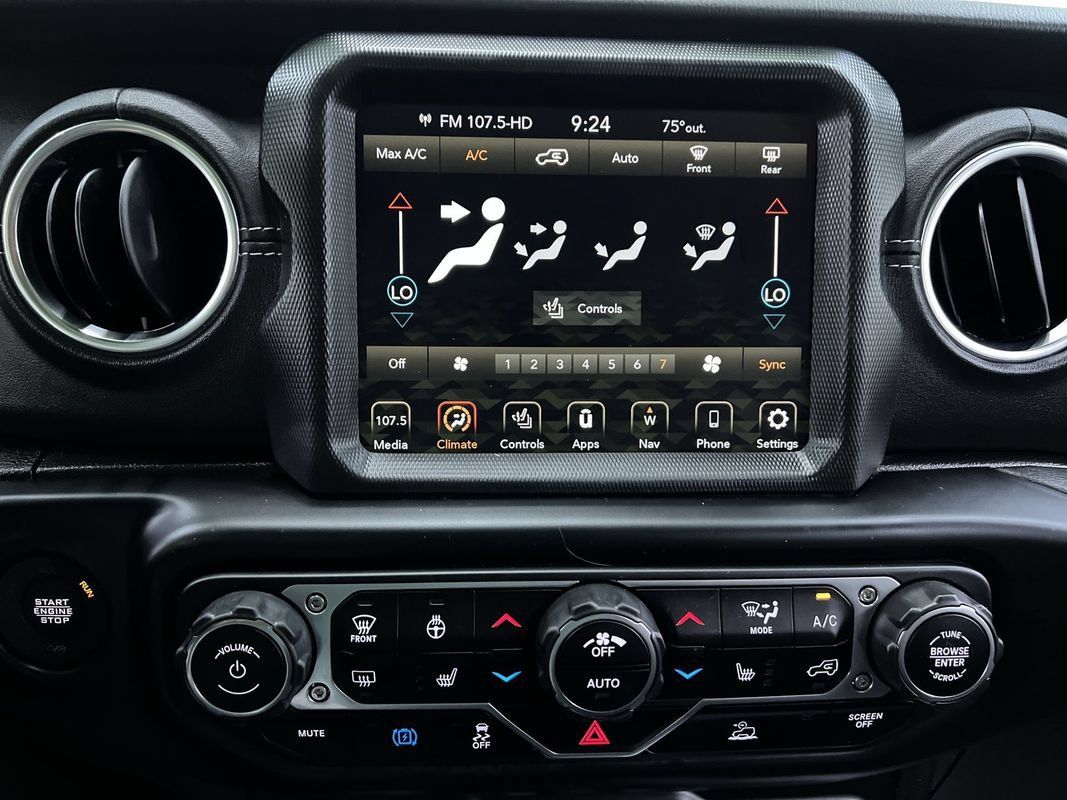 Used 2021 Jeep Wrangler Unlimited Sahara w/ Cold Weather Group AWD/4WD image 23