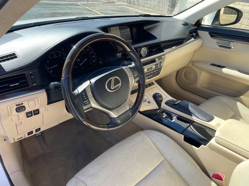 Used 2014 Lexus ES 350 w/ Luxury Package FWD image 31