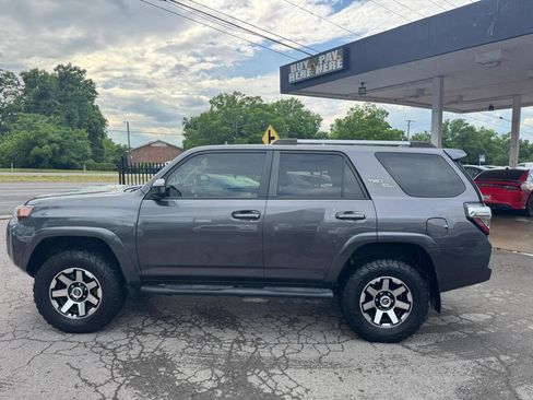 Used 2017 Toyota 4Runner TRD Off-Road AWD/4WD image 4