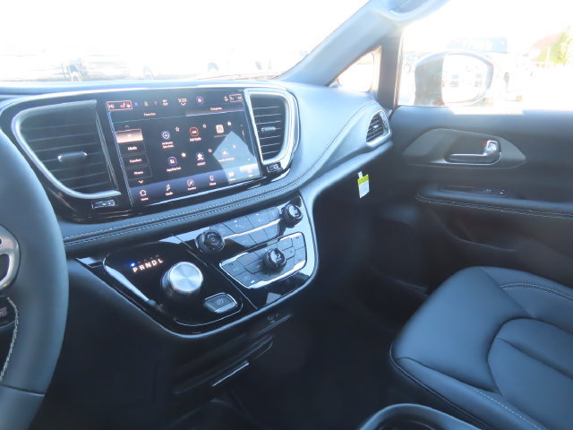 New 2027 Chrysler Pacifica Select AWD/4WD image 36