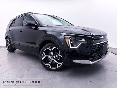 Used 2023 Kia Niro SX Touring FWD image 1