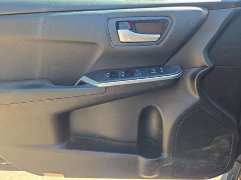 Used 2017 Toyota Camry LE FWD image 16