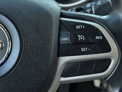 Used 2017 Jeep Cherokee Latitude image 27