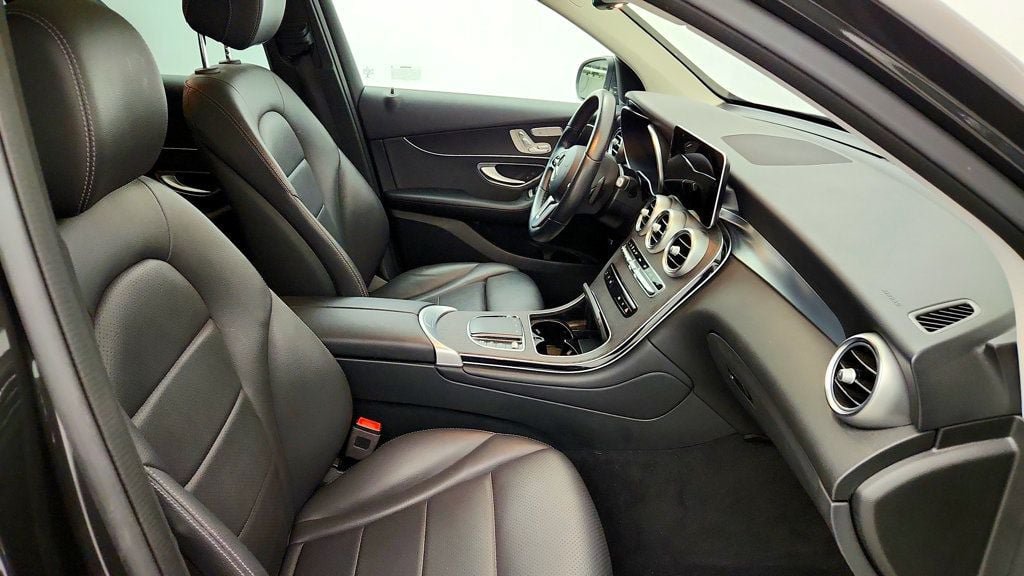 Used 2022 Mercedes-Benz GLC 300 image 22