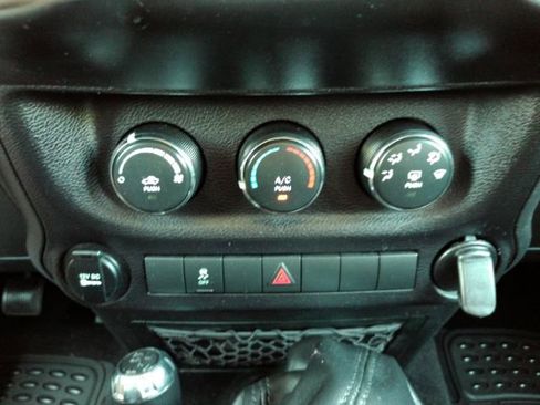 Used 2015 Jeep Wrangler Sport image 31