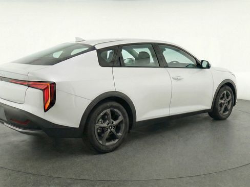 Used 2025 Kia K4 LXS FWD image 9