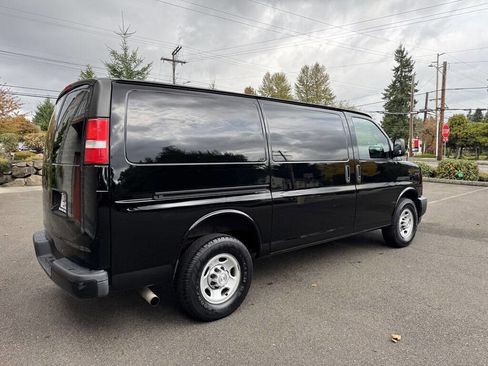 Used 2017 Chevrolet Express 2500 image 3