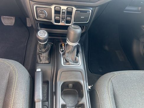 Used 2025 Jeep Gladiator Sport AWD/4WD image 15