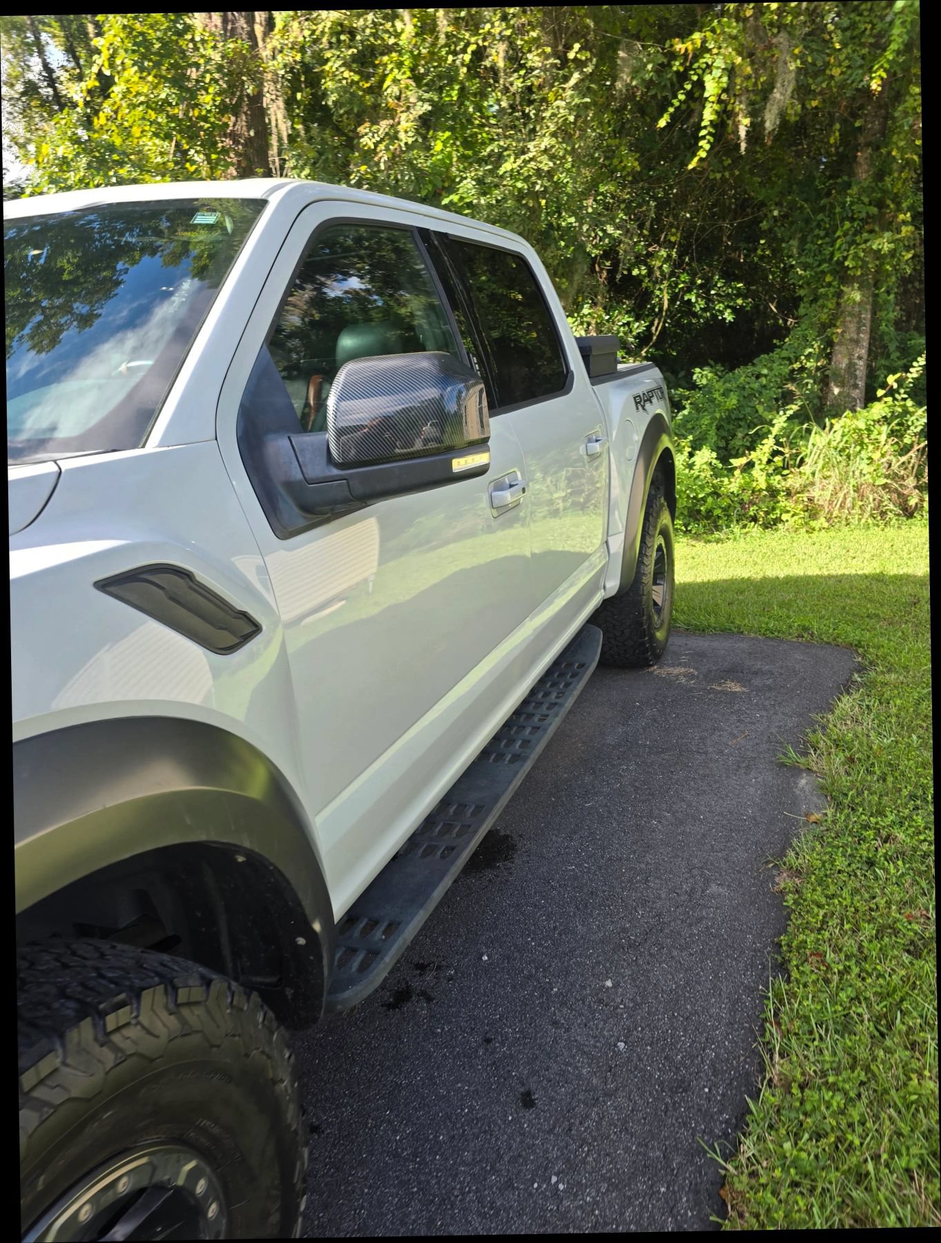 Used 2017 Ford F150 Raptor w/ Equipment Group 802A Luxury AWD/4WD image 4
