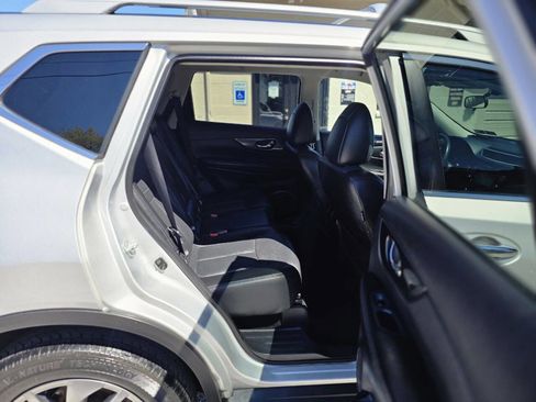 Used 2015 Nissan Rogue SL image 18