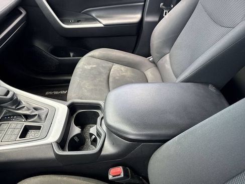 Used 2021 Toyota RAV4 LE AWD/4WD image 25