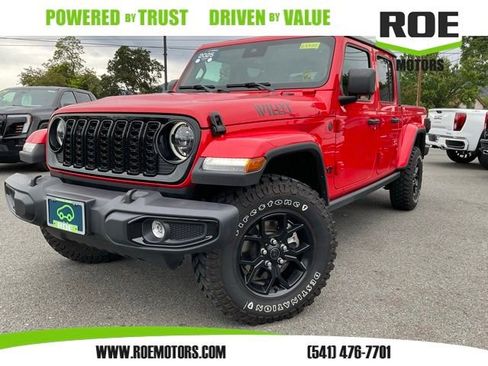 Used 2025 Jeep Gladiator Sport AWD/4WD image 1