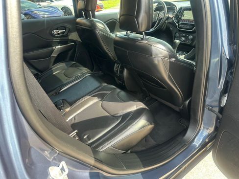 Used 2021 Jeep Cherokee Limited w/ Elite Package AWD/4WD image 4