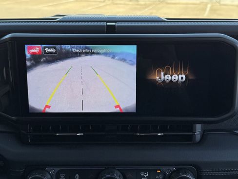 Used 2024 Jeep Wrangler Unlimited Rubicon image 13