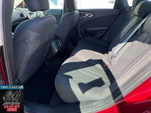 Used 2015 Chrysler 200 Limited w/ Comfort Group image 5