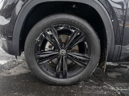 Used 2023 Volkswagen Atlas SE w/ Black Wheel Package image 11