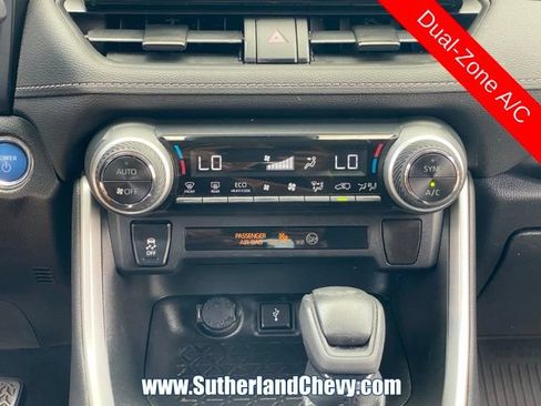 Used 2021 Toyota RAV4 XLE AWD/4WD image 29