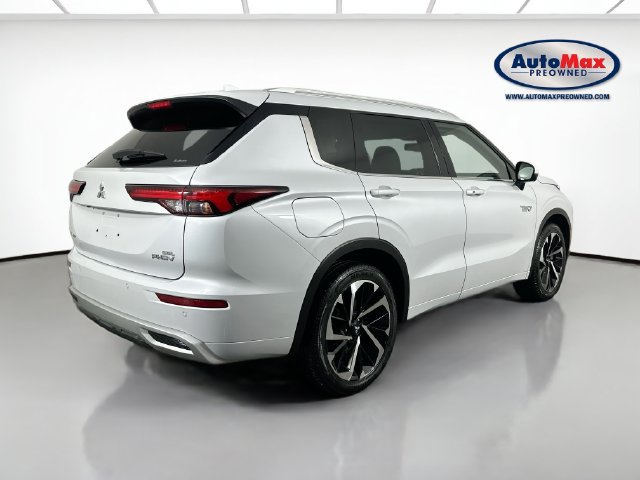 Used 2023 Mitsubishi Outlander SEL AWD/4WD image 2