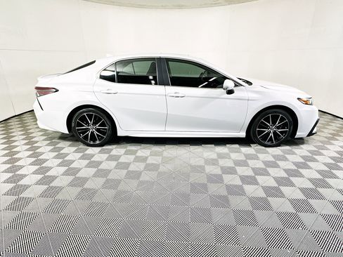 Used 2024 Toyota Camry SE w/ Convenience Package image 2