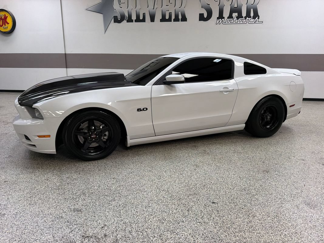 Used 2014 Ford Mustang GT RWD image 2
