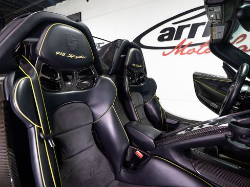 Used 2015 Porsche 918 Spyder image 19