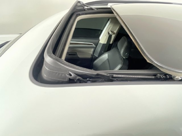 Used 2023 Volkswagen Atlas SE w/ Panoramic Sunroof Package FWD image 22
