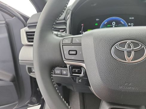 Used 2025 Toyota Camry SE w/ Convenience Package FWD image 23