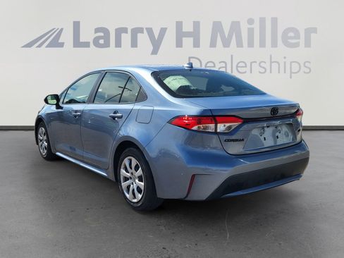 Used 2022 Toyota Corolla LE image 3
