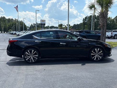 Used 2020 Nissan Altima 2.0 Platinum FWD image 29